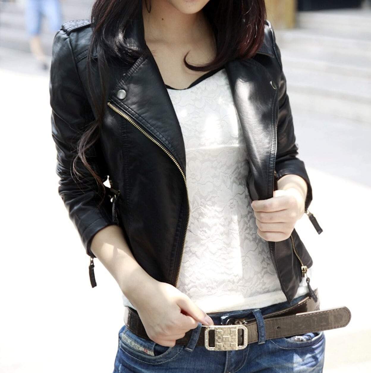 Veste courte en cuir vegan pour femme
