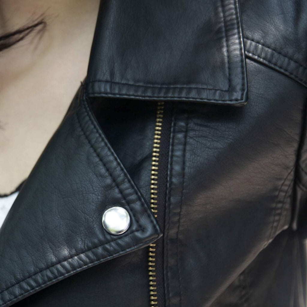 Veste courte en cuir vegan pour femme
